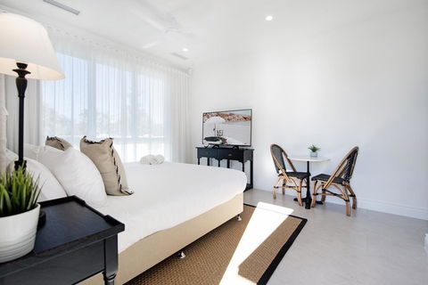 Hamptons Style 2 Bedroom Executive Luxury Apartment - New South Wales Tourism  2