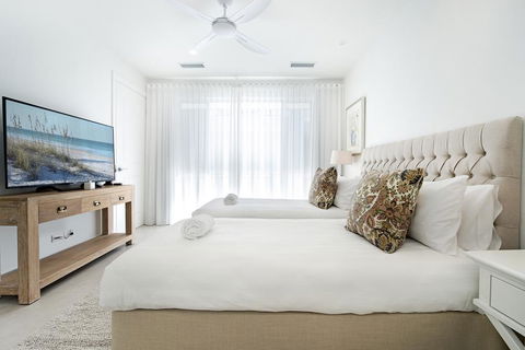 Hamptons Style 2 Bedroom Executive Luxury Apartment - New South Wales Tourism  0