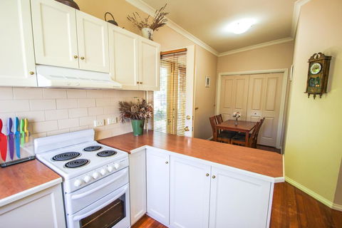 Harrietville Cottage - New South Wales Tourism  3