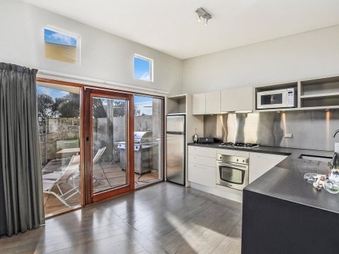 HEARN'S BEACHSIDE VILLA 3 - New South Wales Tourism  2