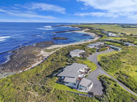 HEARN'S BEACHSIDE VILLA 3 - New South Wales Tourism  1