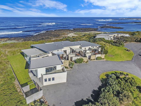 HEARN'S BEACHSIDE VILLA 4 - New South Wales Tourism  0