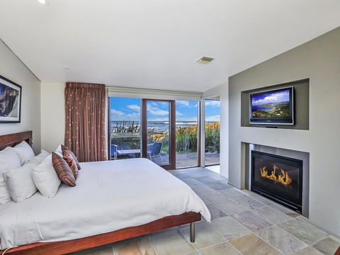 HEARN'S BEACHSIDE VILLA 4 - New South Wales Tourism  3