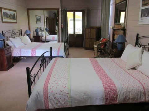 Henry's Cottage - New South Wales Tourism  0