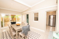 Book Orange Accommodation Vacations New South Wales Tourism New South Wales Tourism 