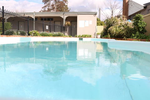 Hermitage Motel - New South Wales Tourism  0