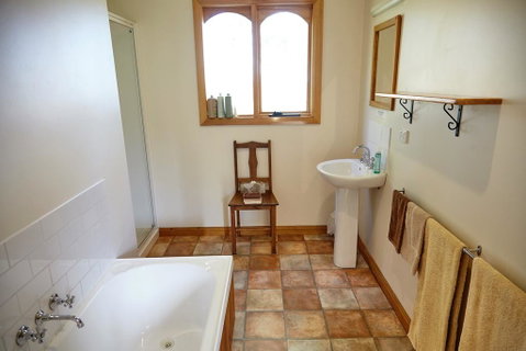 Herons Rise Vineyard Accommodation - New South Wales Tourism  1