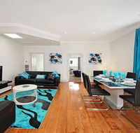 Hidden Gem in Cafe Strip Chadstone  King Bed - New South Wales Tourism 