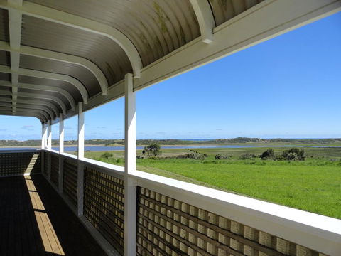 High View Family Cottages - New South Wales Tourism  0