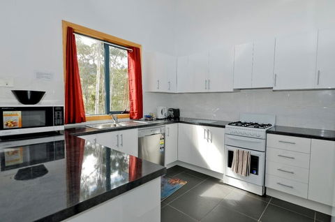 Hill Top Retreat Self Contained Accomodation - New South Wales Tourism  0