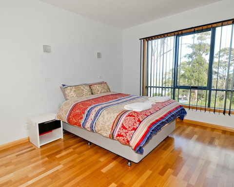 Hill Top Retreat Self Contained Accomodation - New South Wales Tourism  3