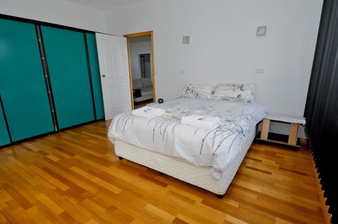 Hill Top Retreat Self Contained Accomodation - New South Wales Tourism  2