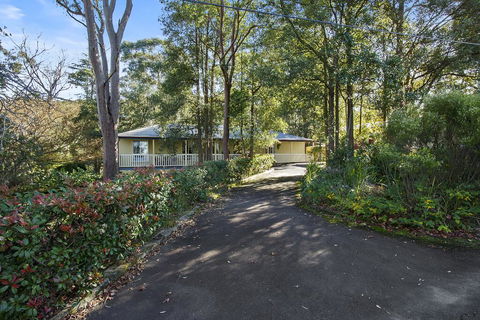 Hilldo - Lovely Mountainside Accommodation - New South Wales Tourism  0