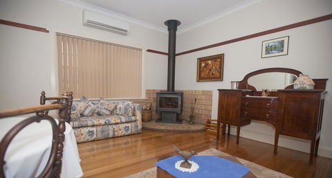 Hillside Cottage - New South Wales Tourism  3