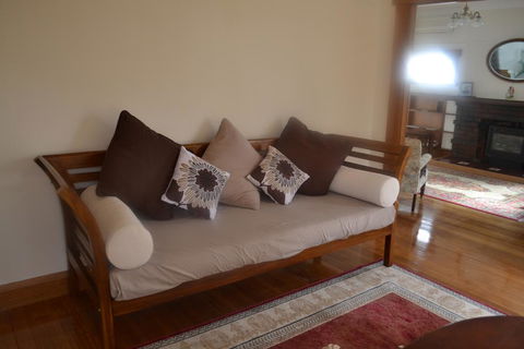 Hillside Cottage - New South Wales Tourism  0