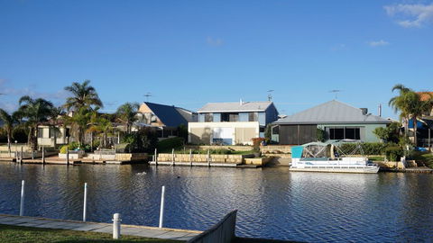Holiday House - New South Wales Tourism  0