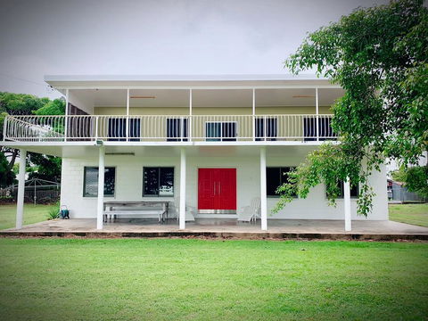Holiday Rental - Huge House With Beach Views - New South Wales Tourism  0