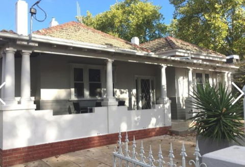 Home Away From Home - New South Wales Tourism  0