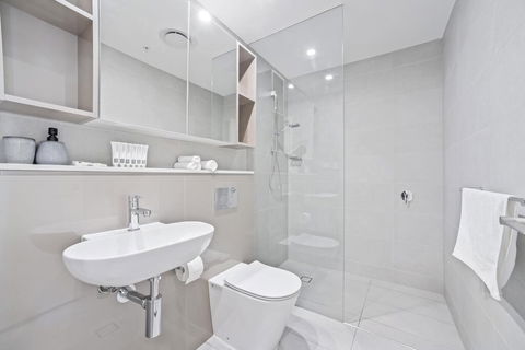 HomeHotel-Luxury Home, High Rise With View. - New South Wales Tourism  1