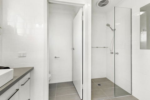 Homely Getaways In Broadbeach Waters - New South Wales Tourism  3