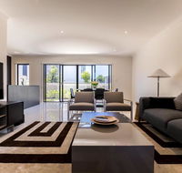 Homeplus-Escape to Modern Home in Hope Island - New South Wales Tourism 