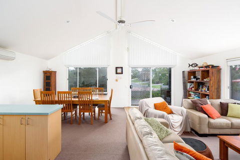 Island Villa - New South Wales Tourism  2