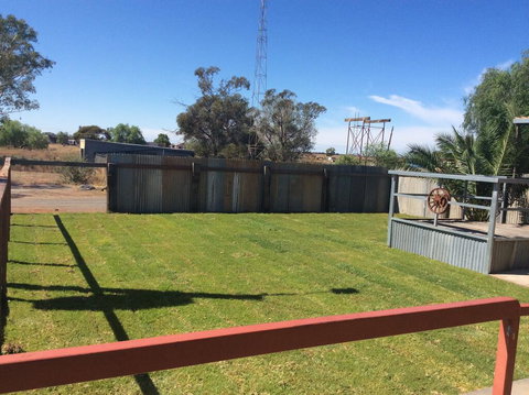 Ivanhoe Hotel Motel - New South Wales Tourism  1