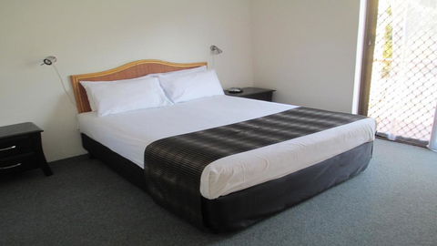 Jadon Place Holiday Apartments - New South Wales Tourism  0