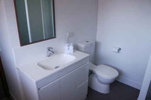 Jadon Place Holiday Apartments - New South Wales Tourism  2