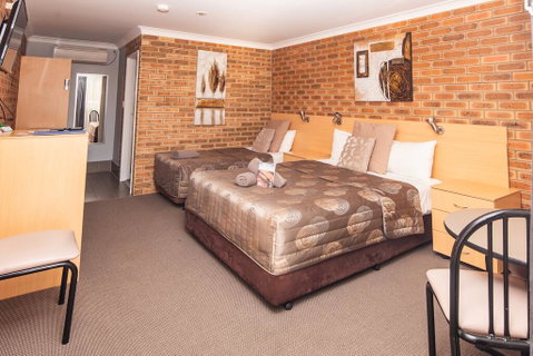 Jumbuck Motor Inn - New South Wales Tourism  2