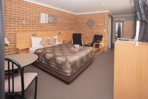 Jumbuck Motor Inn - New South Wales Tourism  1