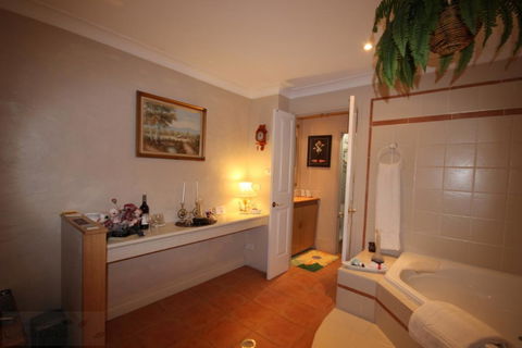 Kalimna - Spa Room - New South Wales Tourism  0