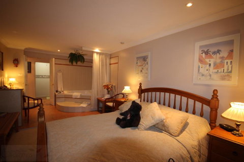 Kalimna - Spa Room - New South Wales Tourism  3