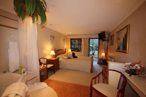 Kalimna - Spa Room - New South Wales Tourism  2