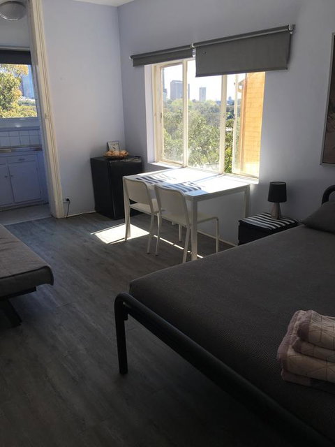 Kanga House Backpackers - New South Wales Tourism  1