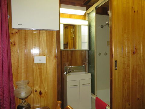 Karelia Alpine Lodge - New South Wales Tourism  3