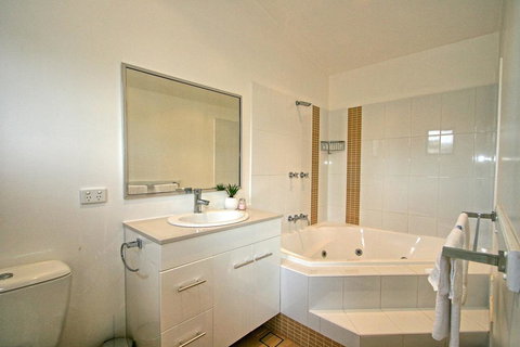 Khione 5/23-25 Kirwan Close - New South Wales Tourism  1