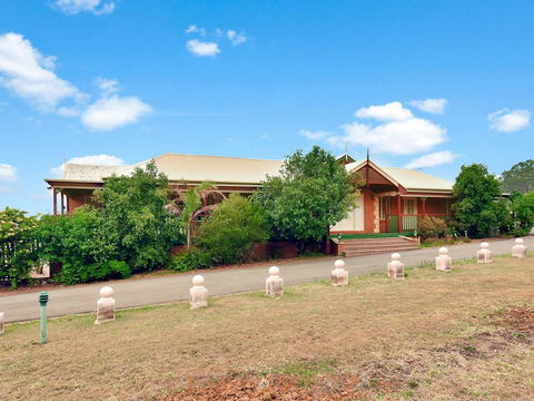 King II - You Can Honestly Walk To Bimbadgen And Hope Estate Concerts - New South Wales Tourism  3