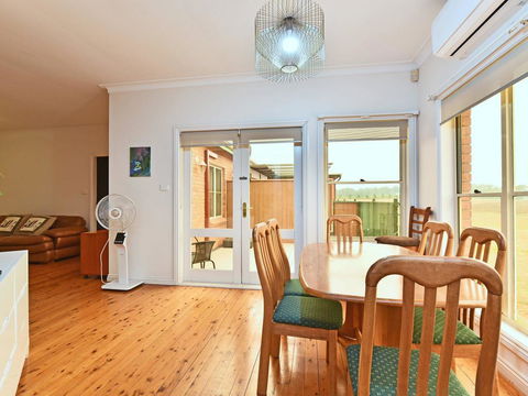 King III - You Can Honestly Walk To Bimbadgen And Hope Estate Concerts - New South Wales Tourism  1