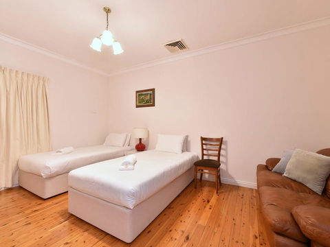 King III - You Can Honestly Walk To Bimbadgen And Hope Estate Concerts - New South Wales Tourism  3