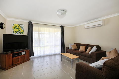 Kingfisher - Pet-Friendly - 10 Mins To Hyams Beach - New South Wales Tourism  0