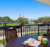 Kings Beach Ocean Front Views Private Balcony overlooking Kings Beach - New South Wales Tourism 