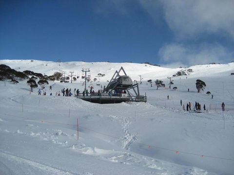 Knockshannoch Ski Lodge - New South Wales Tourism  2