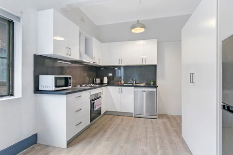 KOZYGURU ARNCLIFFE SYDNEY AIRPORT RENOVATED COTTAGE 3 BED HOUSE NAR232 - New South Wales Tourism  1
