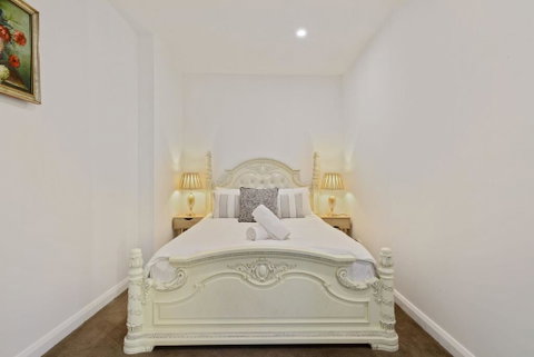 KOZYGURU Belrose Modern Designer 2 Bed + FREE Parking - New South Wales Tourism  2