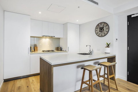 KOZYGURU FORTITUDE VALLEY 2 BED DESIGNER APT + FREE PARKING QFV179-803 - New South Wales Tourism  3
