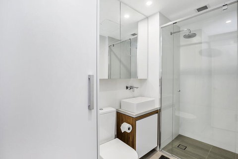 KOZYGURU FORTITUDE VALLEY 2 BED DESIGNER APT + FREE PARKING QFV179-803 - New South Wales Tourism  1