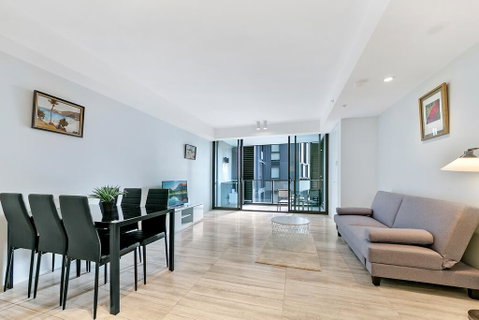 KOZYGURU HAYMARKET SYDNEY CITY VIEW 2 BED STUNNING APT NHA178-1206 - New South Wales Tourism  3