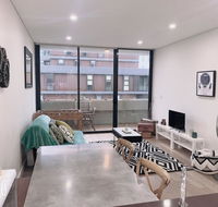 KOZYGURU WATERLOO KOZY 2 BED APT 10MIN TO CBD NWA005-2402 - New South Wales Tourism 