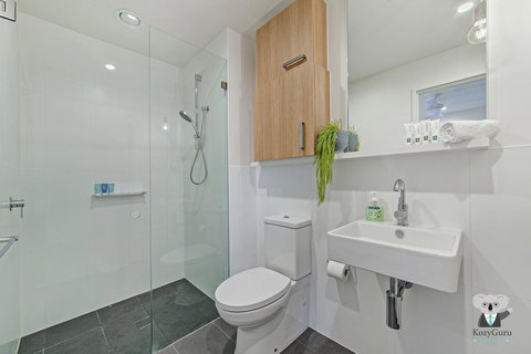 KOZYGURU WOLLI CREEK KOZY 1 BED APT SYDNEY AIRPORT & SYDNEY CBD NWC020 - New South Wales Tourism  2